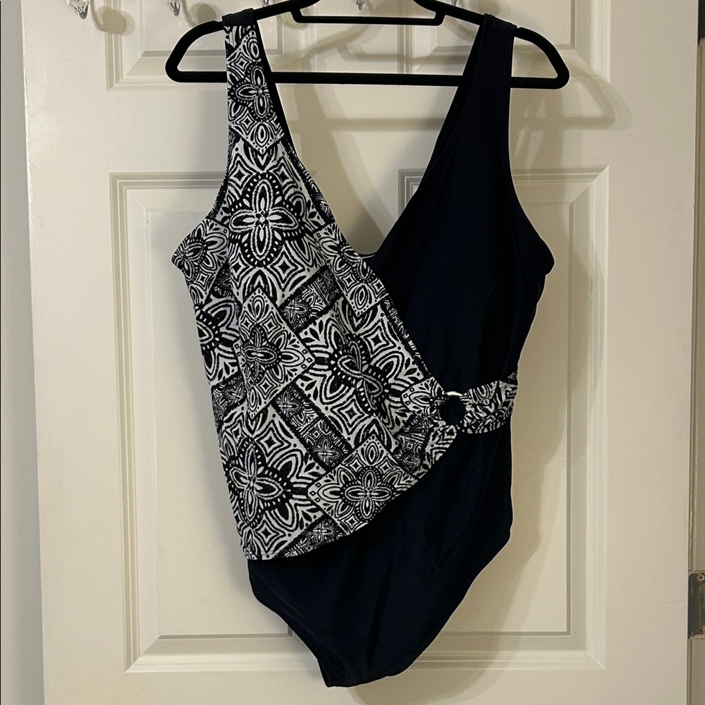 Stylish Black and White Patterned One Piece Swimsuit
